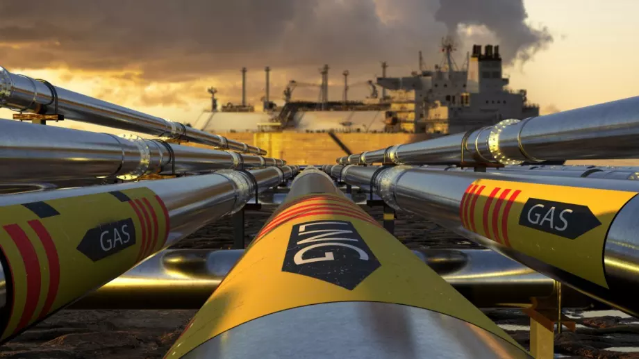 Гигантът Shell продължава да търгува с руски газ повече от година след поетите ангажименти