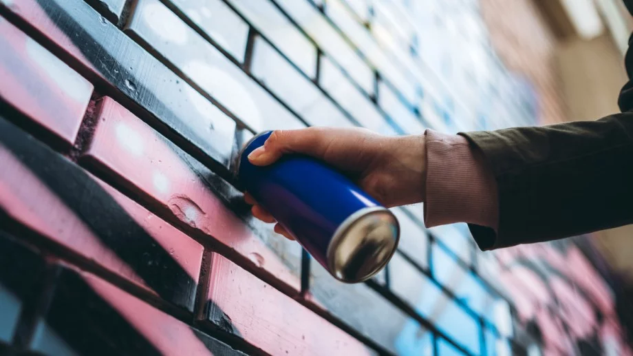 Банкси нарисува графит в Украйна (СНИМКИ)