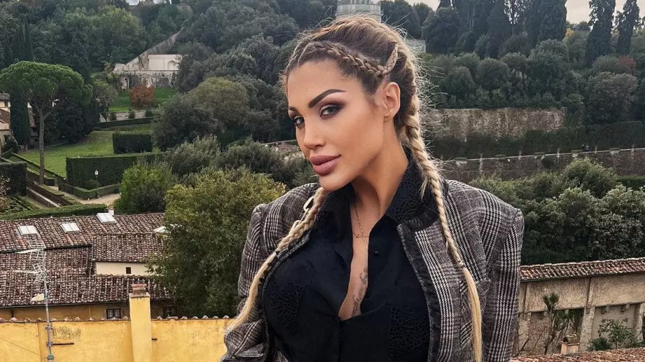 Джулиана Гани показа малкия си син (СНИМКИ)