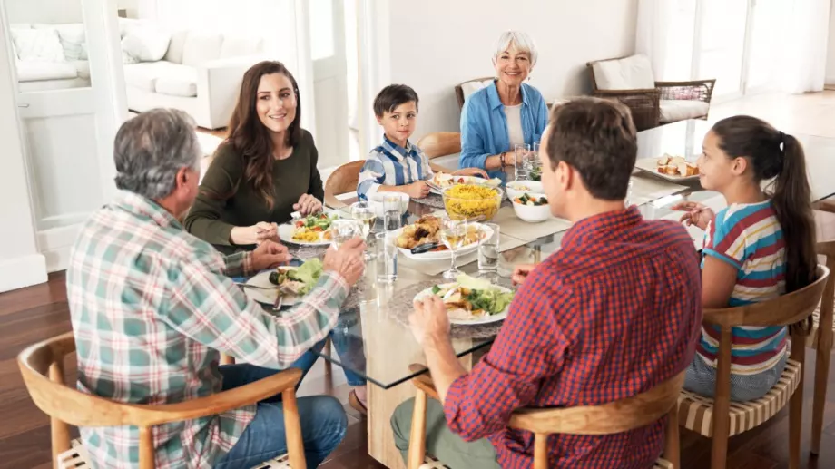 Виц на деня: Габровка поканила гости
