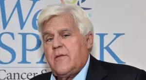 Водещият Джей Лено е в болница след взрив в дома му