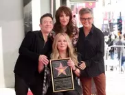 Със сълзи в очите и на количка: Кристина Апългейт получи звезда на Алеята на славата