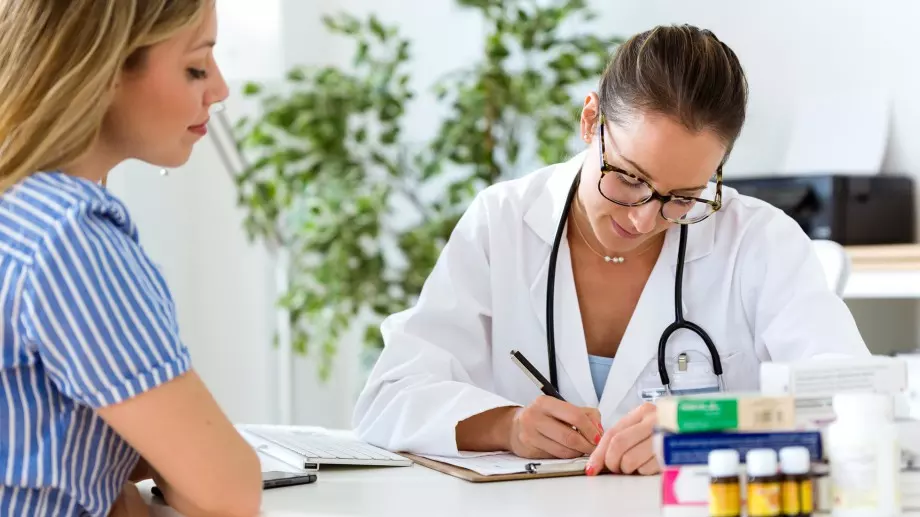 Виц за 16 август 2023: Семейна двойка мошеници отворили частен кабинет