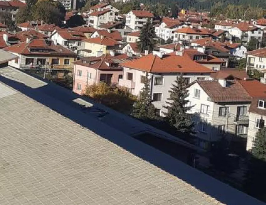 Приключиха ремонтите на покривите на две училища в Самоков