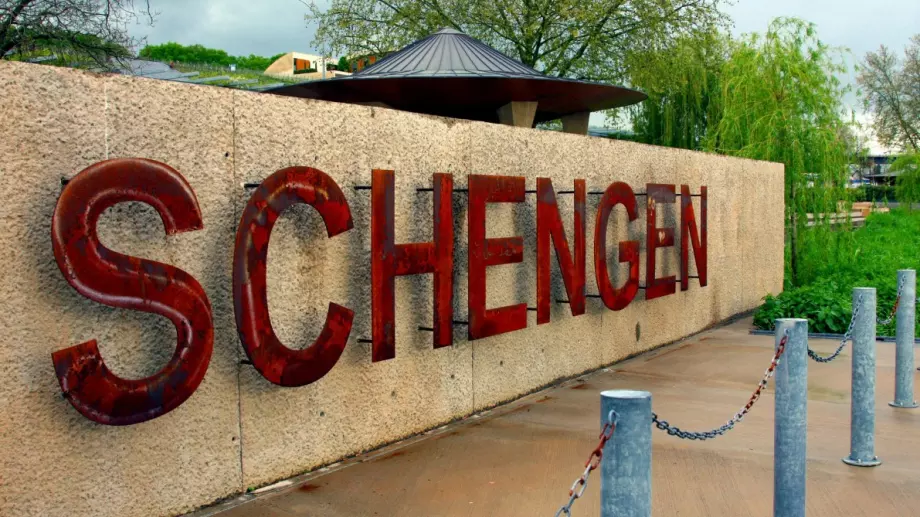 Жертва на чужди интереси: България се страхува да не изостане за Шенген
