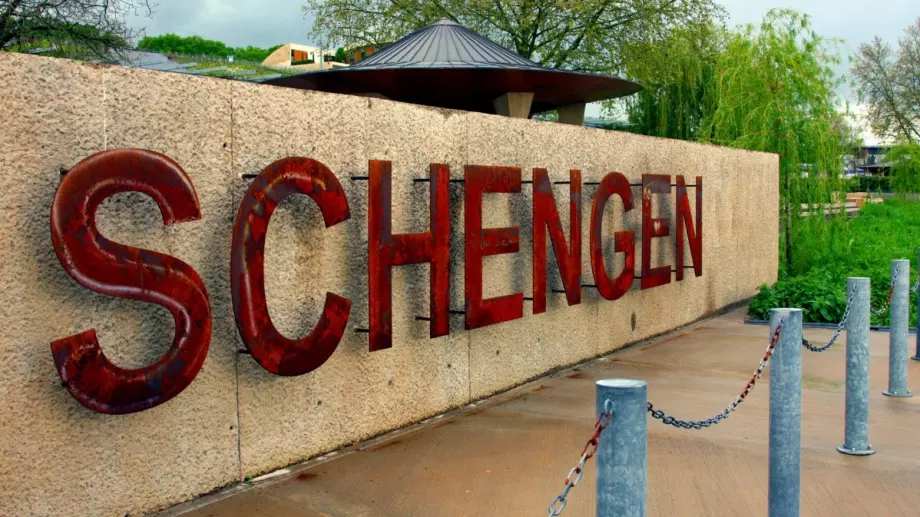 Австрия отхвърли призива на Фон дер Лайен за прием на България и Румъния в Шенген