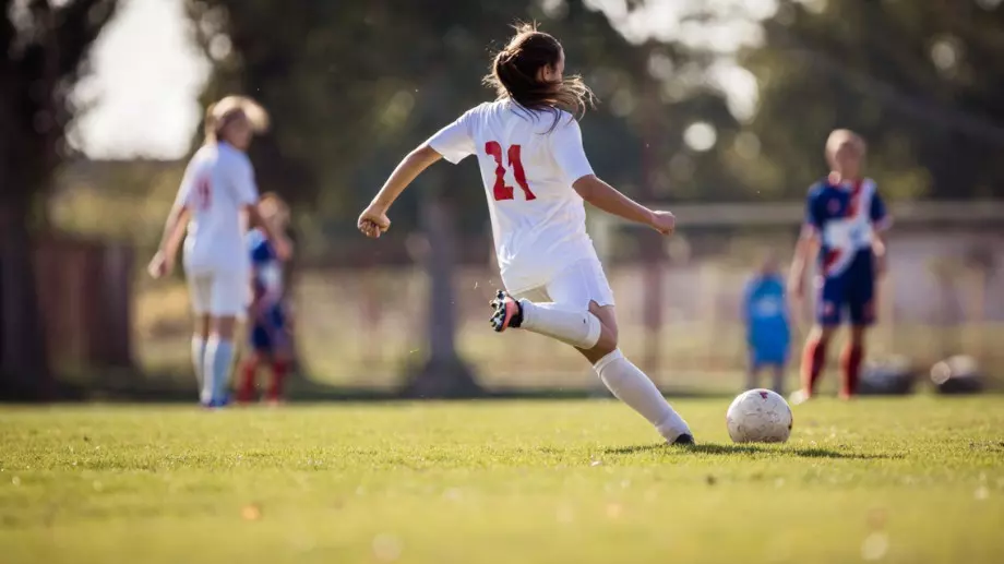 Няколко добри причини момичетата да тренират футбол   