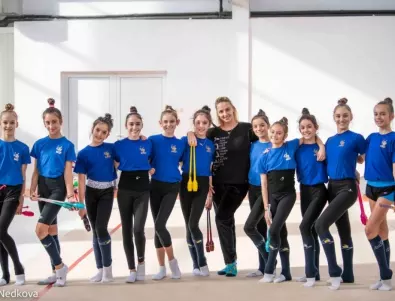 Първият лагер по художествена гимнастика за деца се проведе в Елин Пелин