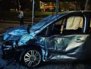 Пиян шофьор помете автобусна спирка и две коли във Велико Търново