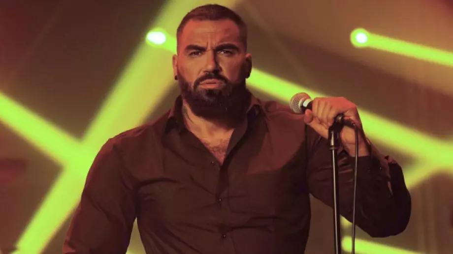 Азис най-сетне показа половинката си (СНИМКА)