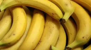 Експерти: Никога НЕ яжте банан, преди да измиете кората му