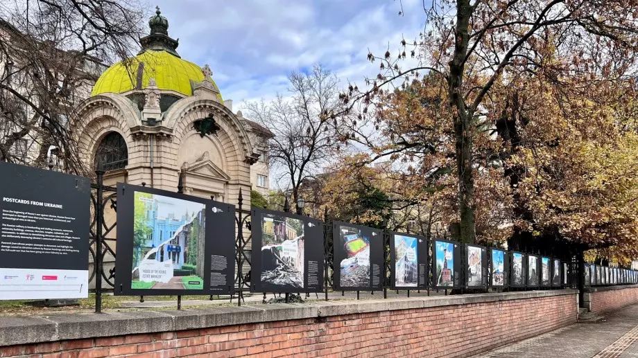 Изложбата "Пощенски картички от Украйна" показва разрухата в страната