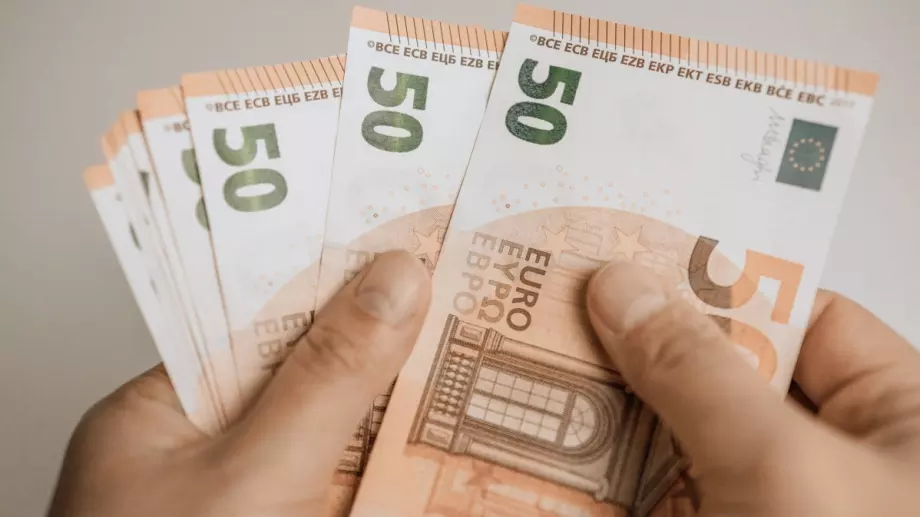 Работниците по света са по-продуктивни, но не го усещат по реалните си заплати