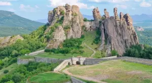 България покани Илон Мъск да види Белоградчишките скали на живо