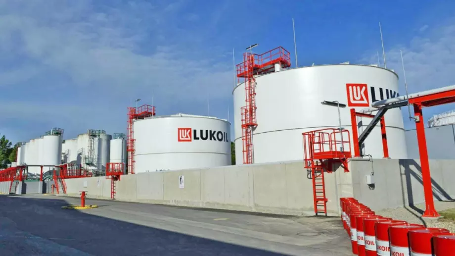 Европейската комисия: България не може да препродава руски нефт и горива