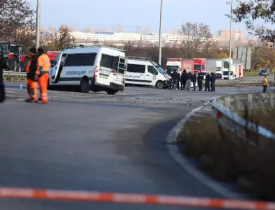 Прокуратурата: Шофьорът на буса с мигранти, който удари полицейска кола, е българин 