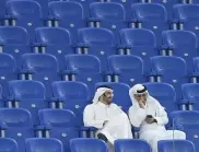 "Бяхме по-зле и от роби": Какво разказват работници по стадионите в Катар