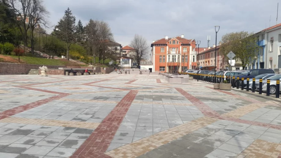 Какво ще види най-богатият човек в света, ако посети най-бедния район в България?