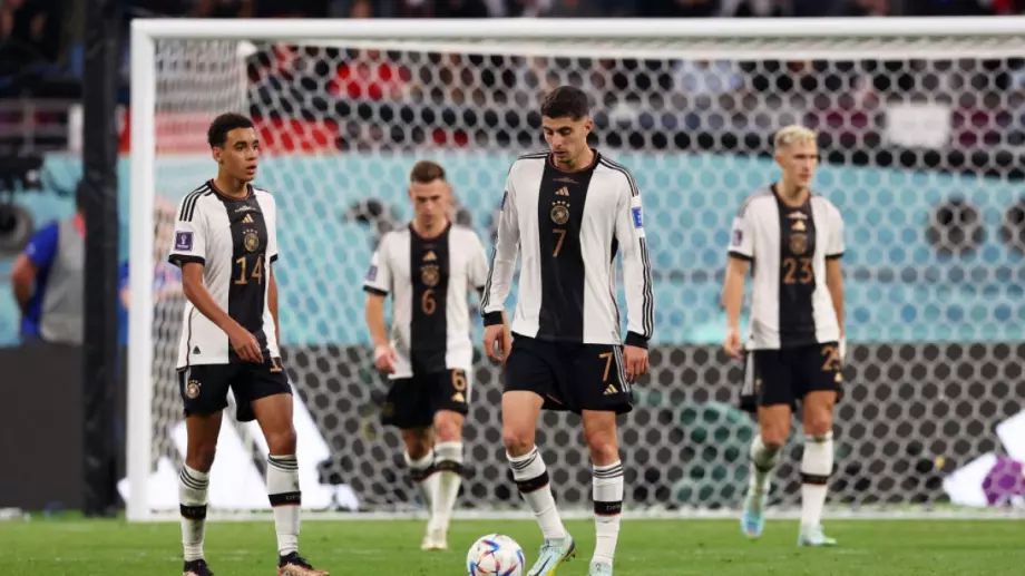 Мондиал 2022: Защо Германия играе в бяло - без цветът да присъства във флага им?