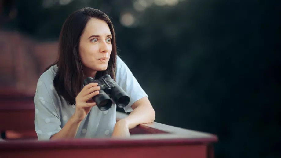 Виц на деня: Какво работи комшийката