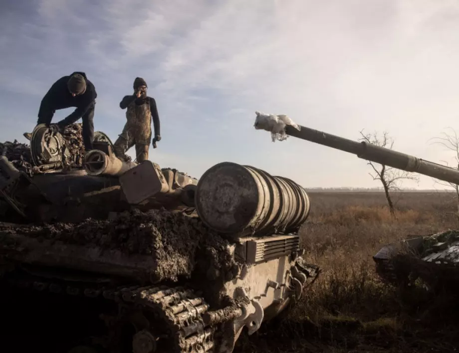 Великобритания изпраща на Украйна бронетранспортьори и линейки 