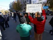 Протестиращи с плакати искат присъда срещу насилника на кучето Мечо (СНИМКИ)