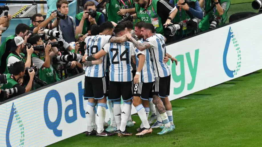 Лионел Меси "изми" срама на Аржентина, отново се разправи с Мексико и продължава да мечтае на Световното по футбол (ВИДЕО+ГАЛЕРИЯ)