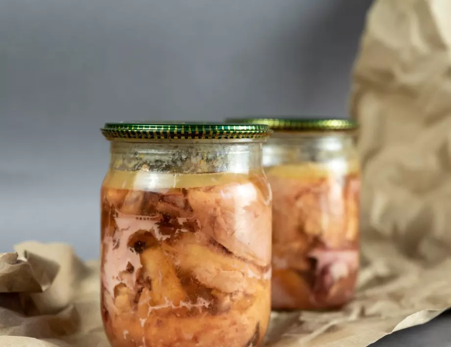 Как се приготвя най-вкусното желирано свинско месо в буркани?
