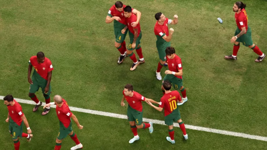 Бруно Фернандеш прати Португалия на осминафиналите на Световното първенство и усложни задачата за Уругвай (ВИДЕО + ГАЛЕРИЯ)
