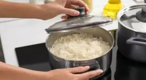 Как да готвите ориз, така че да не става на каша