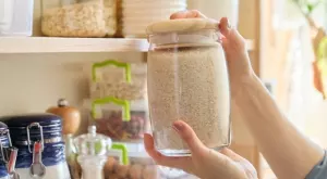 Няма да повярвате какво ще се случи, ако сложите буркани с ориз в ъглите на стаите