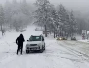 Сняг и намалена видимост на проходите "Шипка" и "Република"