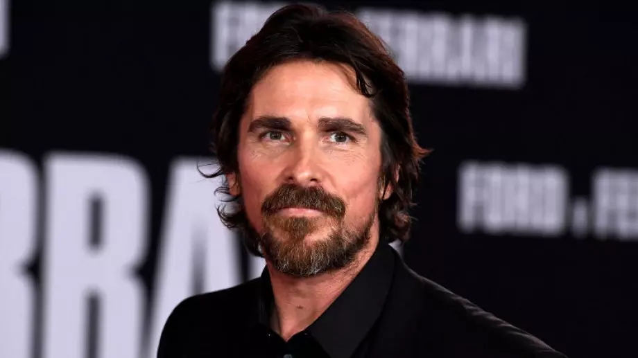 След 16 години: Крисчън Бейл започна строежа на център за приемни семейства