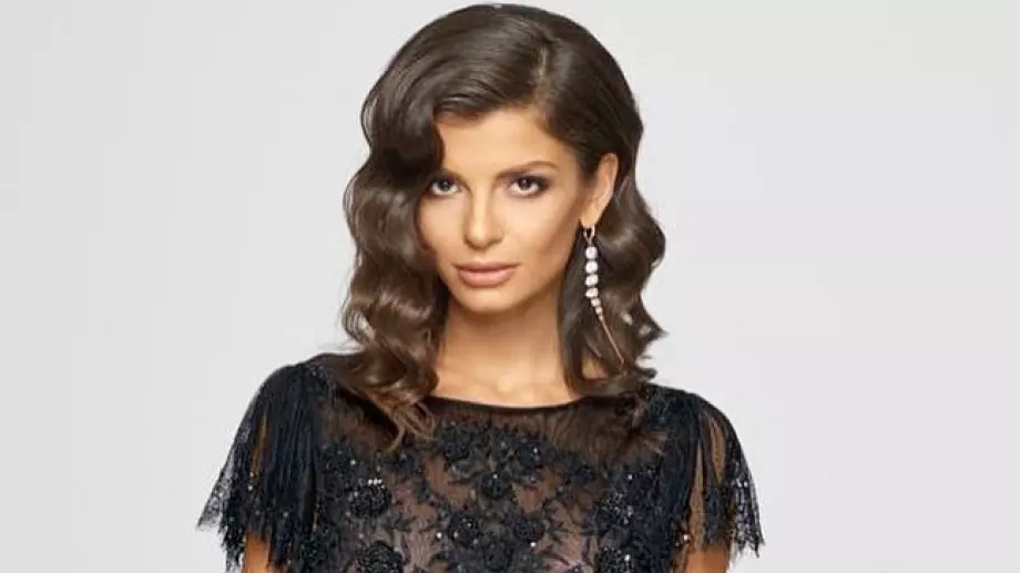 Славена Вътова захвърли дрехите за секси фотосесия (СНИМКИ)