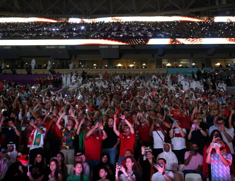 Пуснаха на свобода фена, нахлул на терена в Катар със знаме на ЛГБТ (ВИДЕО)