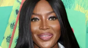 Наоми Кембъл разказва историята си във филм