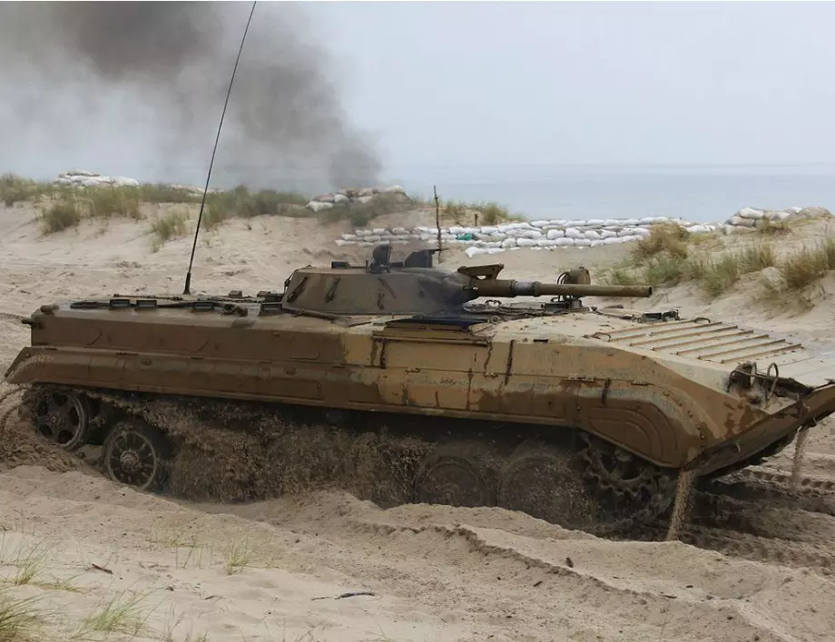 Словакия предаде 30 БМП на Украйна, в замяна ще получи танкове Leopard 2A4 от Германия