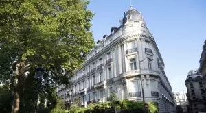 Български магнат купи луксозен дом на сексуален престъпник (ВИДЕО)