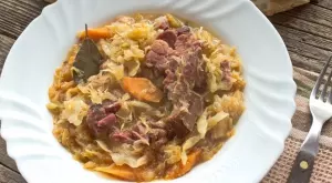 Уникално вкусно свинско със зеле
