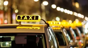 Виц на деня: Млад плевенчанин се качва в софийско такси