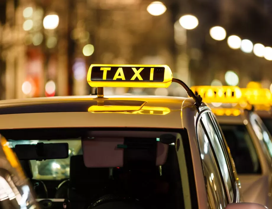 Ταξί και δικηγόροι διαμαρτύρονται για τη φορολογική νομοθεσία στην Ελλάδα