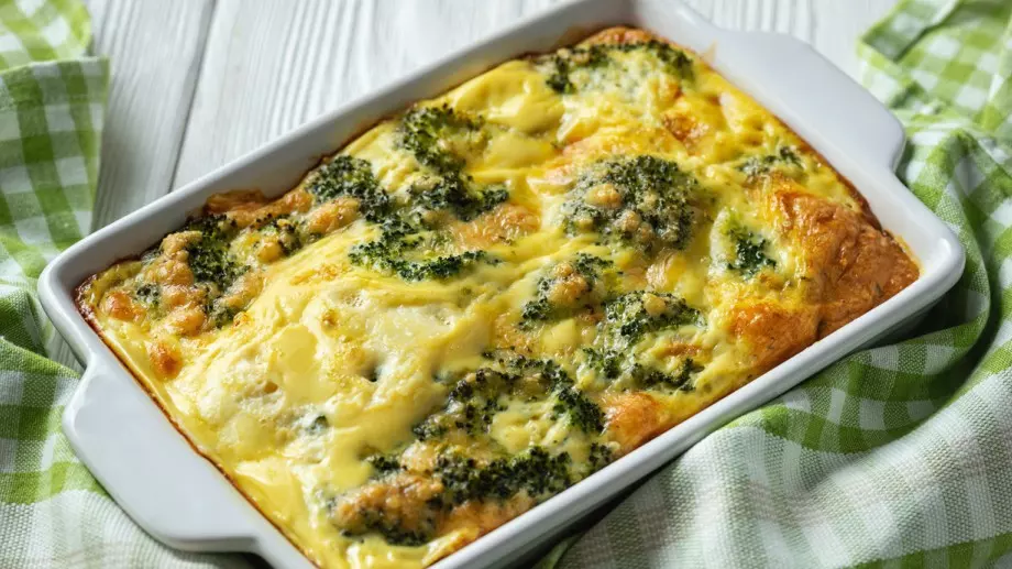 Тази запеканка с броколи и пилешко е хит в мрежата
