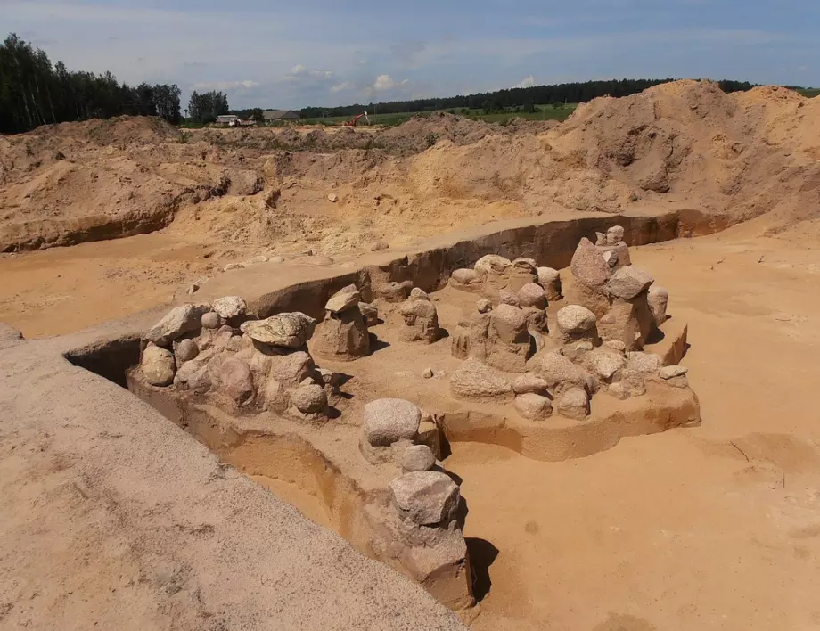 Погребална могила от XV век пр.н.е. с два коня е открита в Украйна