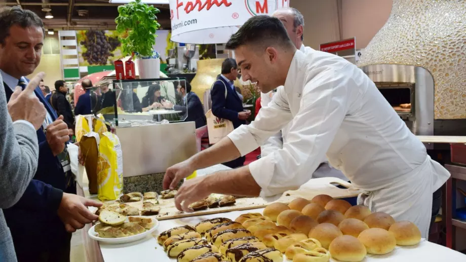 Виц на деня: Вуте отива на изложение за храни в Китай