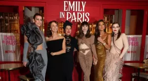 Сезон 3 на „Емили в Париж“ включва модни находки втора употреба