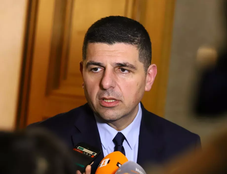 ДБ настоява за изслушване на компанията, обслужваща "Фейсбук" за България