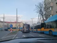 В деня, в който пуснаха линия №5: Трамвай аварира на площад "Руски паметник"