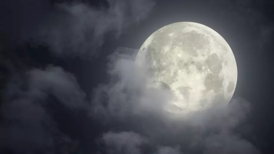 Мощно пълнолуние на 24 февруари: Вселената ни изпраща знаци