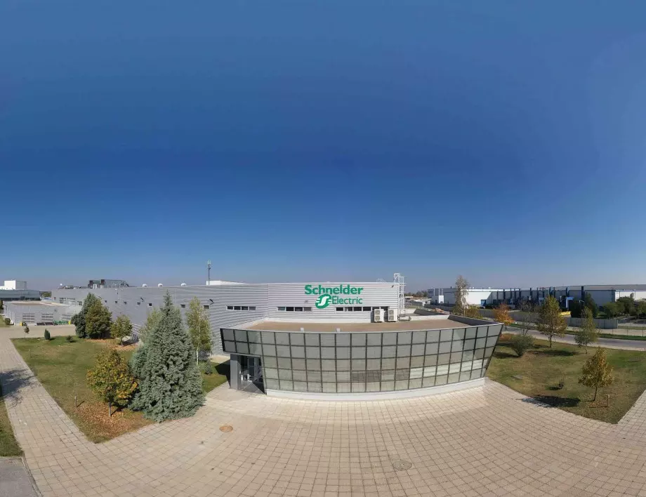 Умната фабрика на Schneider Electric в Пловдив стана „Фабрика на годината“