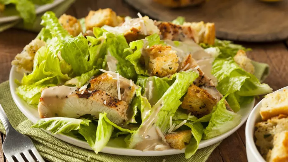 Най-добрата рецепта за салата Цезар с пиле